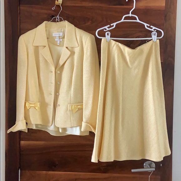 ESCADA 3 piece tweed jacket skirt & silk top 🥂 - Picture 1 of 16